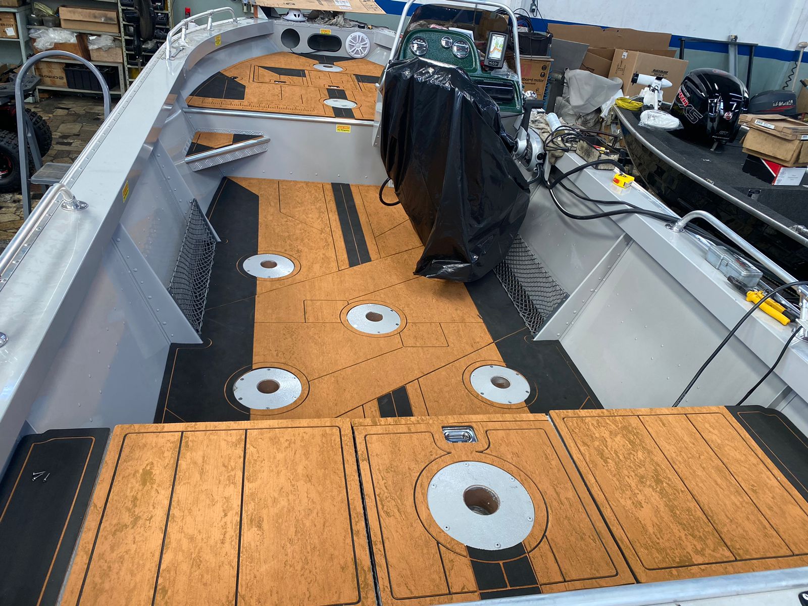 Piso de EVA para Barco de Pesca — Mardek Náutica